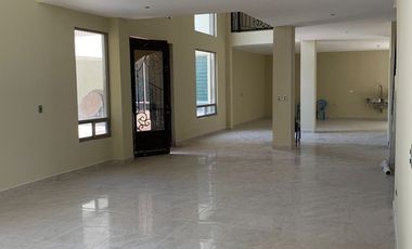 HERMOSA QUINTA NUEVA, CON ALBERCA , PORTAL DEL NORTE, ZUAZUA.