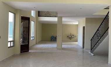 HERMOSA QUINTA NUEVA, CON ALBERCA , PORTAL DEL NORTE, ZUAZUA.