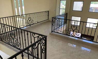 HERMOSA QUINTA NUEVA, CON ALBERCA , PORTAL DEL NORTE, ZUAZUA.