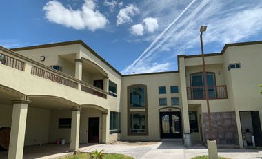 HERMOSA QUINTA NUEVA, CON ALBERCA , PORTAL DEL NORTE, ZUAZUA.