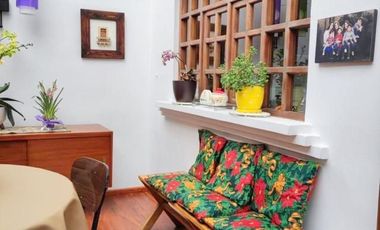 Amplia casa en venta en Puertas del Sol -  Cazhapata con área verde.