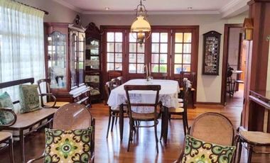 Amplia casa en venta en Puertas del Sol -  Cazhapata con área verde.