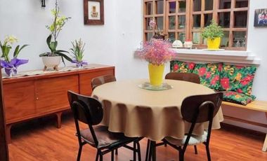 Amplia casa en venta en Puertas del Sol -  Cazhapata con área verde.