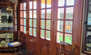 Amplia casa en venta en Puertas del Sol -  Cazhapata con área verde.