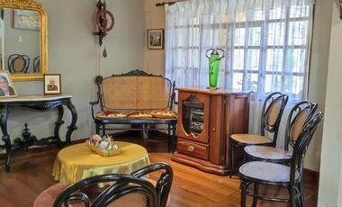 Amplia casa en venta en Puertas del Sol -  Cazhapata con área verde.