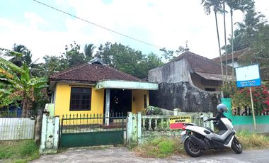 Rumah Strategis Hanya 100 meter dari Jalan Magelang
