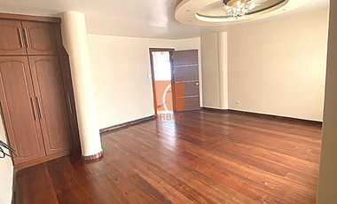 VENTA_AMPLIA CASA DE VENTA EN RIOBAMBA DOS DEPARTAMENTOS Y  UNA SUITE EL SECTOR LOS LAURELES /22URB055