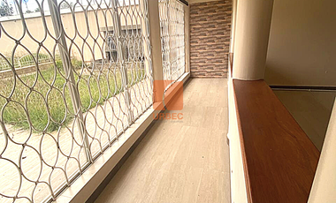 VENTA_AMPLIA CASA DE VENTA EN RIOBAMBA DOS DEPARTAMENTOS Y  UNA SUITE EL SECTOR LOS LAURELES /22URB055
