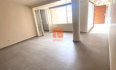 VENTA_AMPLIA CASA DE VENTA EN RIOBAMBA DOS DEPARTAMENTOS Y  UNA SUITE EL SECTOR LOS LAURELES /22URB055