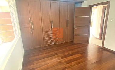 VENTA_AMPLIA CASA DE VENTA EN RIOBAMBA DOS DEPARTAMENTOS Y  UNA SUITE EL SECTOR LOS LAURELES /22URB055