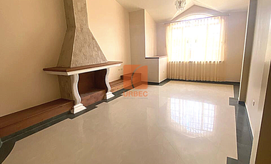 VENTA_AMPLIA CASA DE VENTA EN RIOBAMBA DOS DEPARTAMENTOS Y  UNA SUITE EL SECTOR LOS LAURELES /22URB055