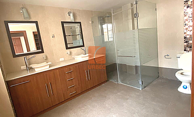 VENTA_AMPLIA CASA DE VENTA EN RIOBAMBA DOS DEPARTAMENTOS Y  UNA SUITE EL SECTOR LOS LAURELES /22URB055