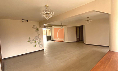 VENTA_AMPLIA CASA DE VENTA EN RIOBAMBA DOS DEPARTAMENTOS Y  UNA SUITE EL SECTOR LOS LAURELES /22URB055