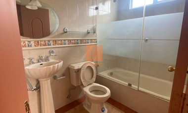 VENTA_AMPLIA CASA DE VENTA EN RIOBAMBA DOS DEPARTAMENTOS Y  UNA SUITE EL SECTOR LOS LAURELES /22URB055