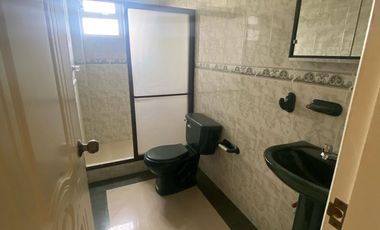 VENTA_AMPLIA CASA DE VENTA EN RIOBAMBA DOS DEPARTAMENTOS Y  UNA SUITE EL SECTOR LOS LAURELES /22URB055
