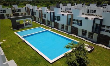 Casa en Venta con alberca en fraccionamiento en Emiliano Zapata al sur de Cuernavaca Morelos