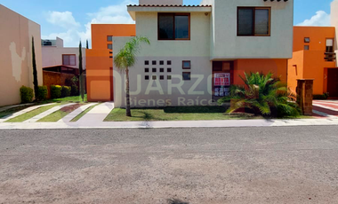 CASA EN RENTA EN PUERTA REAL, POR UNA NOCHE HASTA POR UN AÑO, TOTALMENTE AMUEBLADA CON RECÁMARA EN PLANTA BAJA