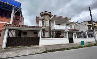 Casa en venta frente al Hipervalle