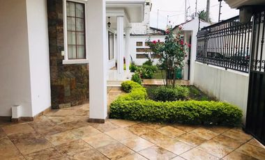 Casa en venta frente al Hipervalle