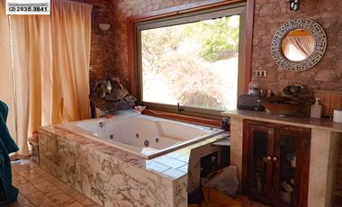 🏠Se vende hermosa casa en parcela, en sector Alhue.🏠