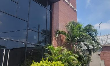 En alquiler estratégica bodega en complejo km 7.5 vía Daule