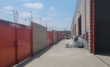 En alquiler estratégica bodega en complejo km 7.5 vía Daule