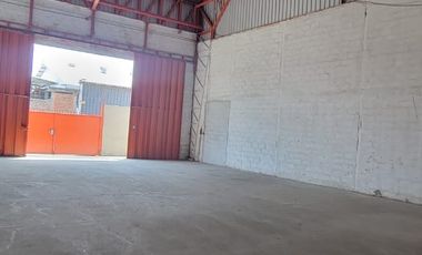 En alquiler estratégica bodega en complejo km 7.5 vía Daule