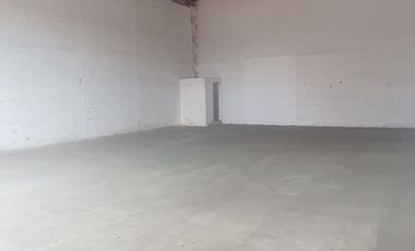 En alquiler estratégica bodega en complejo km 7.5 vía Daule