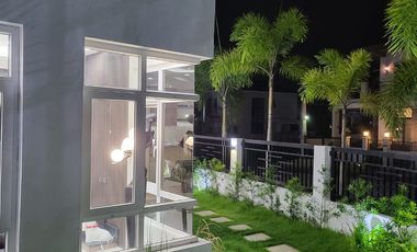 ULTRA Modern  & Cozy House in South FOrbes with panoramic view of Laguna De Bay and Mt. makiling 36M super Nego