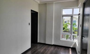 ULTRA Modern  & Cozy House in South FOrbes with panoramic view of Laguna De Bay and Mt. makiling 36M super Nego