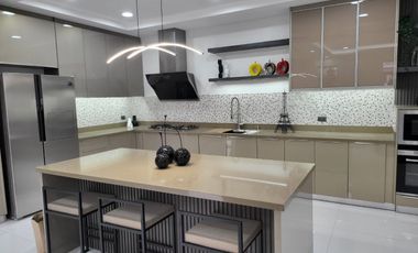 ULTRA Modern  & Cozy House in South FOrbes with panoramic view of Laguna De Bay and Mt. makiling 36M super Nego