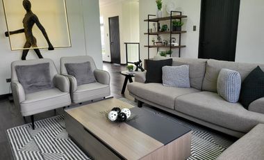 ULTRA Modern  & Cozy House in South FOrbes with panoramic view of Laguna De Bay and Mt. makiling 36M super Nego