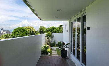 ULTRA Modern  & Cozy House in South FOrbes with panoramic view of Laguna De Bay and Mt. makiling 36M super Nego
