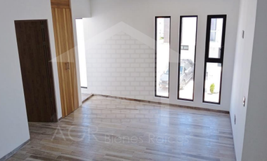 CASA EN ESQUINA  CON  CUATRO RECAMARAS  Y ROOF TOP EN PEDREGAL DE SCHOENSTATT