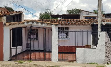 ARRIENDO CASA POBLADO GIRON