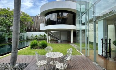 Bes Deal! For Sale Luxurious House, at Premium Area Menteng Jakarta Pusat