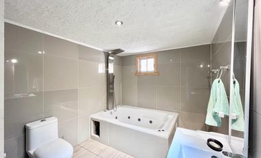 Se venden dos casas en sitio de 9.264m2, sector rural de Rauco, Curicó