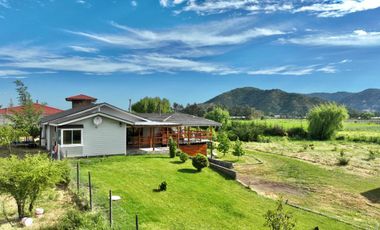 Se venden dos casas en sitio de 9.264m2, sector rural de Rauco, Curicó