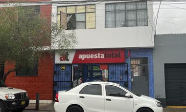 SE VENDE INMUEBLE CON RENTA A MEDIA CUADRA DEL MERCADO DE SURQUILLO