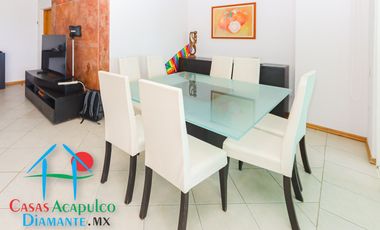 Departamento de playa completamente reparado. Con terraza y vista al mar