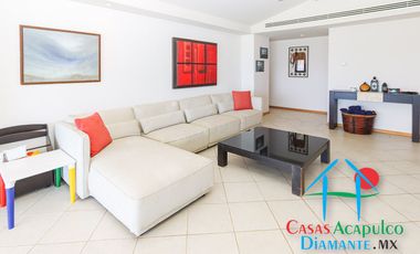 Departamento de playa completamente reparado. Con terraza y vista al mar