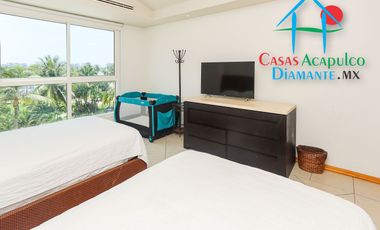 Departamento de playa completamente reparado. Con terraza y vista al mar