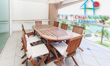 Departamento de playa completamente reparado. Con terraza y vista al mar