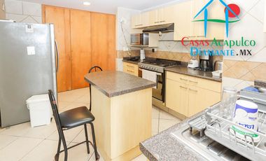 Departamento de playa completamente reparado. Con terraza y vista al mar