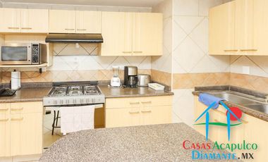 Departamento de playa completamente reparado. Con terraza y vista al mar