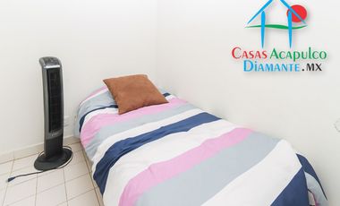 Departamento de playa completamente reparado. Con terraza y vista al mar