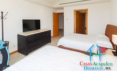Departamento de playa completamente reparado. Con terraza y vista al mar