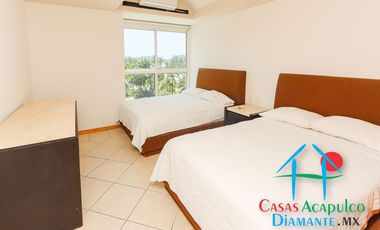Departamento de playa completamente reparado. Con terraza y vista al mar
