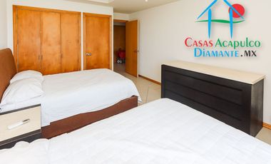 Departamento de playa completamente reparado. Con terraza y vista al mar