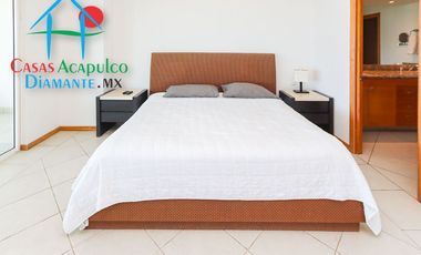 Departamento de playa completamente reparado. Con terraza y vista al mar